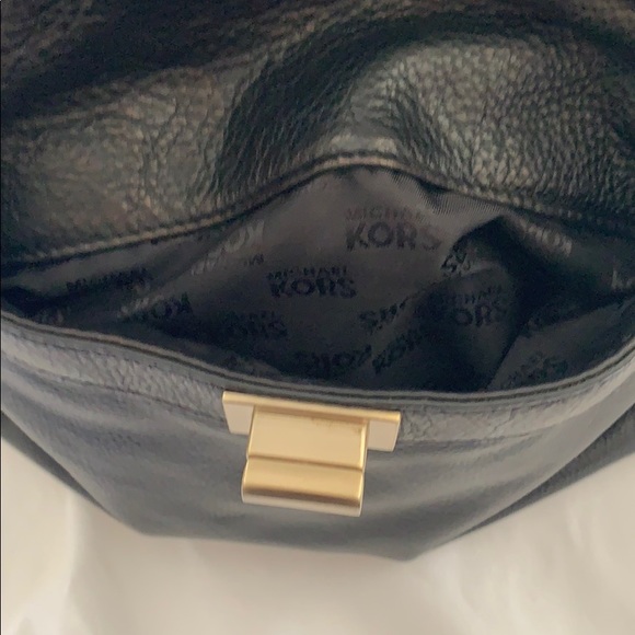 Michael kors black top handle with gold detail - Picture 3 of 5